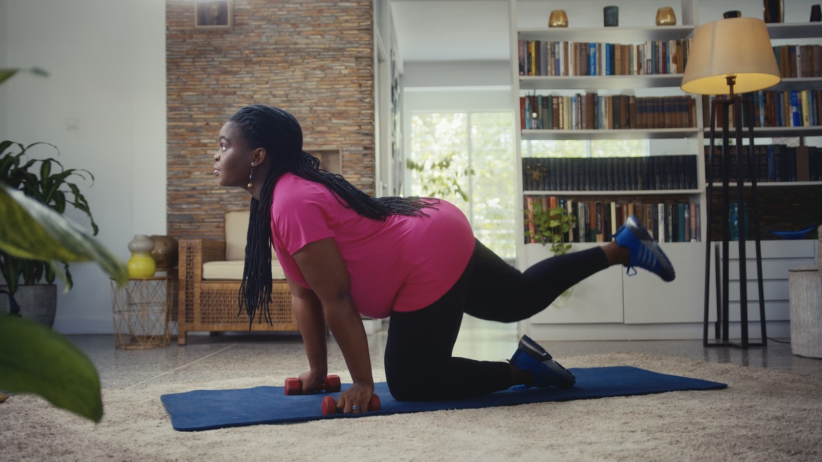 pregnant-woman-working-out